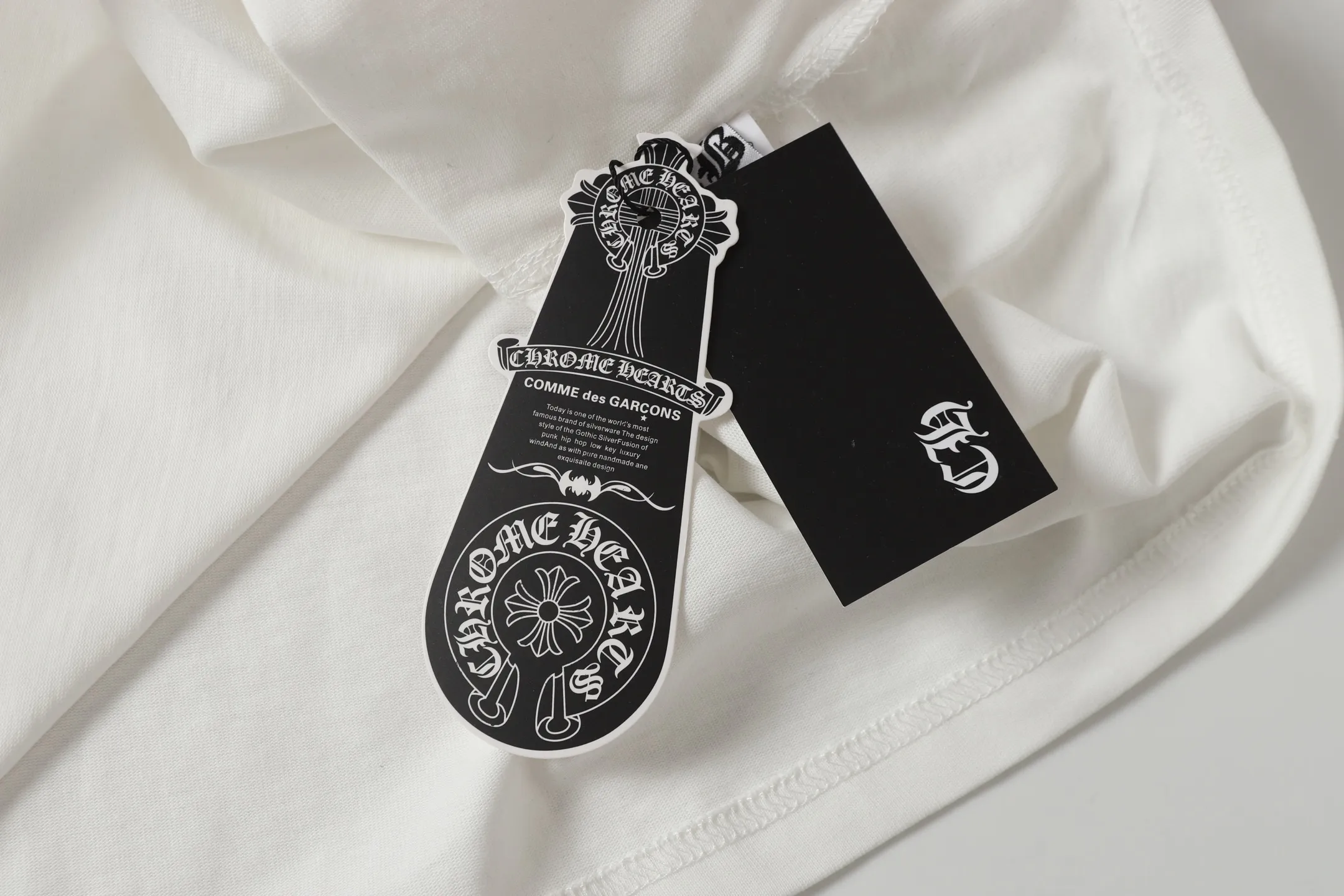P190 Chrome Hearts CH Chrome Hearts Colorful Cross Embroidery Short Sleeve T-shirt Use imported Tajima machine embroidery, correct configuration, black 2025 Chrome Hearts transparent packaging bag, 280g custom-dyed double yarn cotton, large version, loose and stylish, different from low version, slim and long version, upper body and hip stretch, 100% commitment: top quality, not fast food, the highest version on the market, top quality - different from the ordinary versions in the market, if you care about quality You must also respect the price. Absolutely zero after-sales service. The return rate so far is 0. It’s hard not to love the style. - 280g custom-dyed double yarn fabric. - Correct high-density main mark, washed tag, hand-sewn.